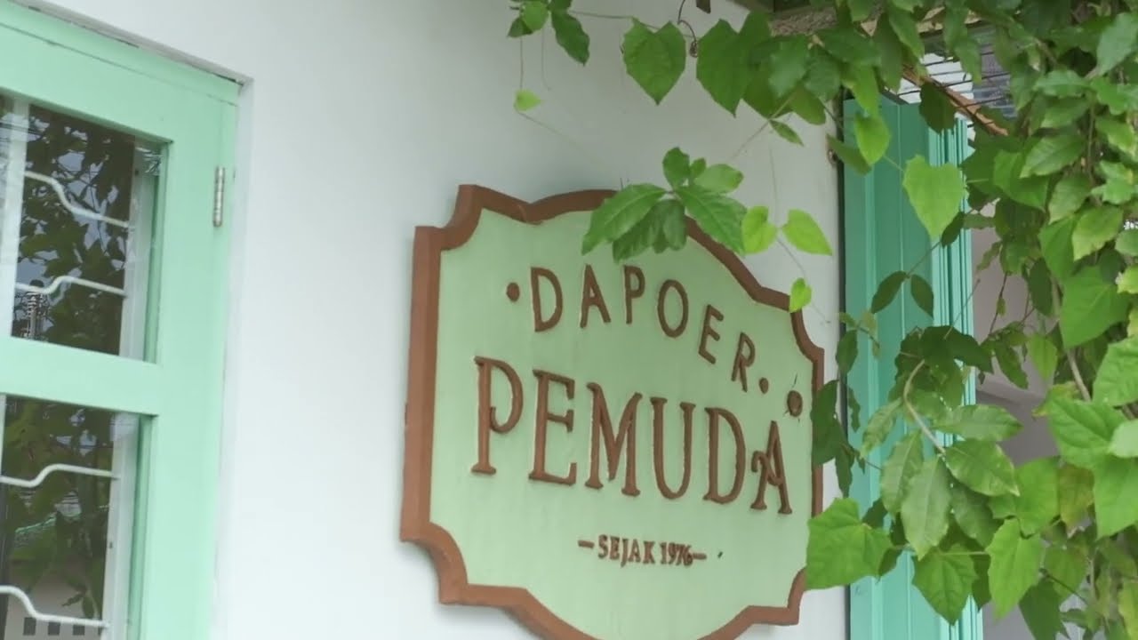 One of Indonesian taste Dapoer Pemuda - YouTube