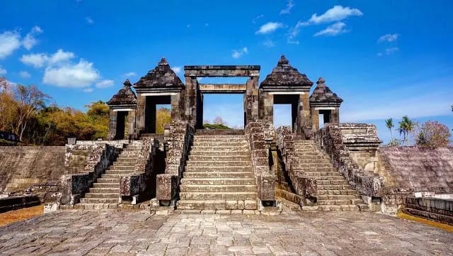Situs Ratu Boko: Sunset Terbaik & Sejarah di Atas Bukit