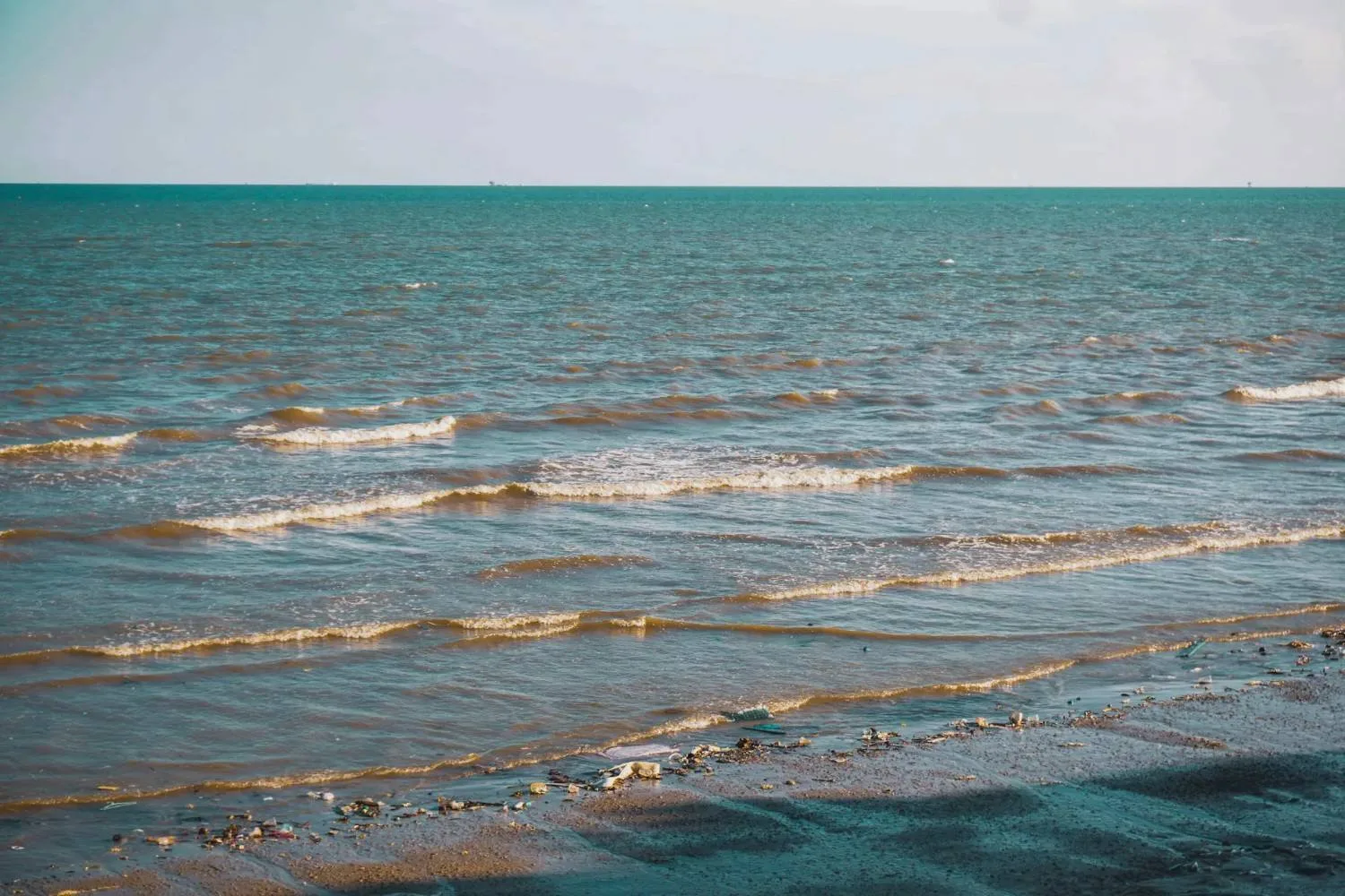 Daftar 8 Pantai di Jawa Timur Paling Indah dan Populer