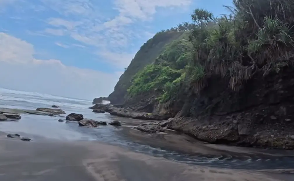 Pantai Surumanis
