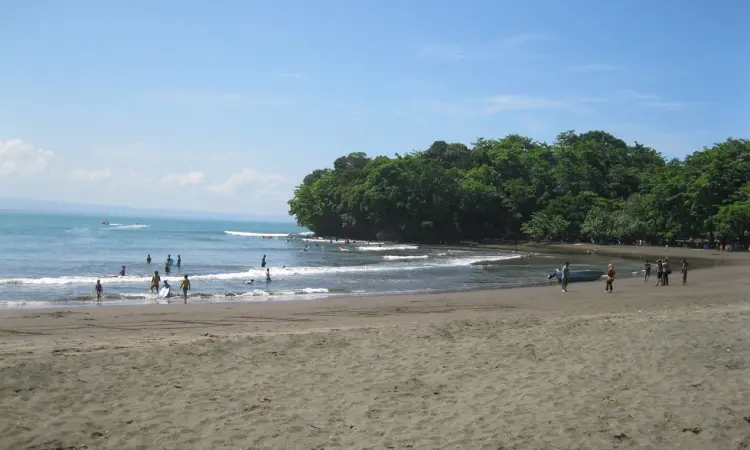 Pemandangan Pantai Batu Karas