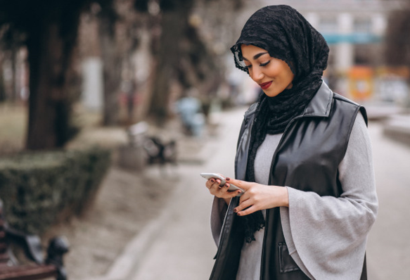 5 Inspirasi OOTD Liburan Hijab yang Stylish dan Nyaman