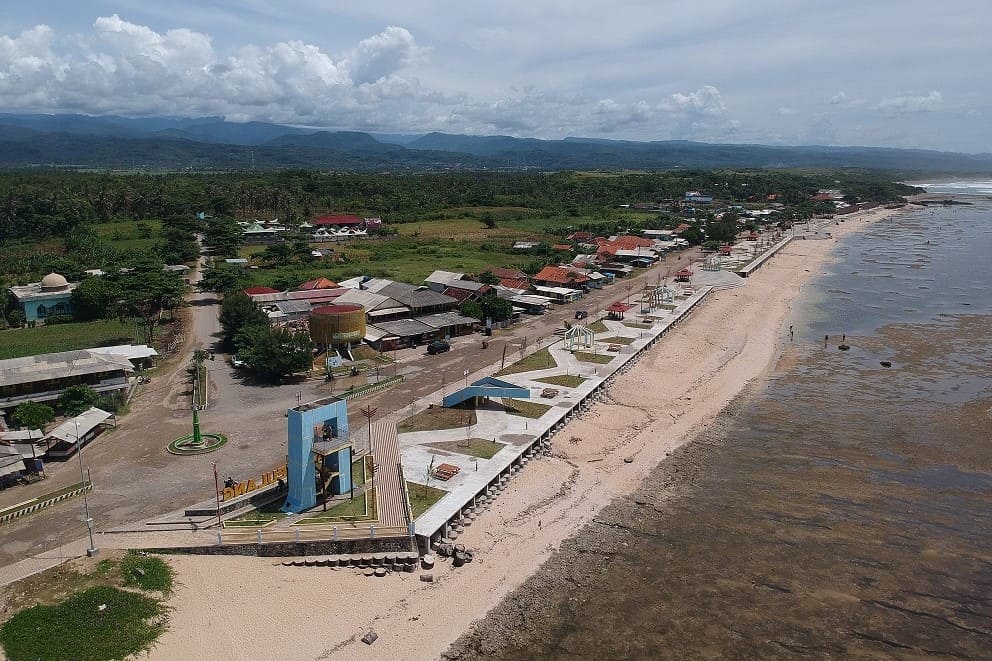 Pantai Sayang Heulang