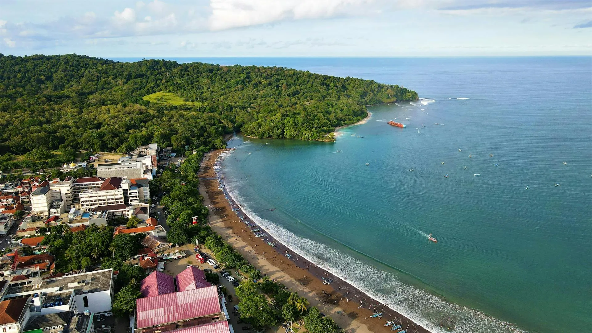 Pantai Terindah di Jawa Barat untuk Liburan: Rekomendasi & Tips