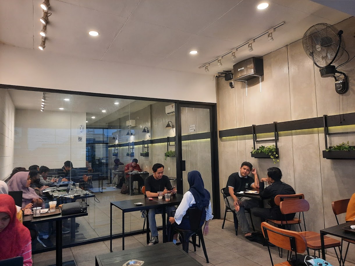 Kopi Studio 24, Kota Malang — alamat, jam buka, ulasan