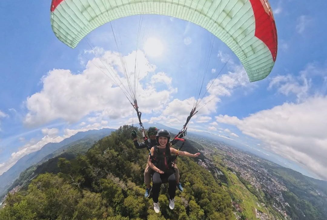 Paralayang Seru di Gunung Banyak, Batu (Sumber: Instagram/@paralayangbatu)