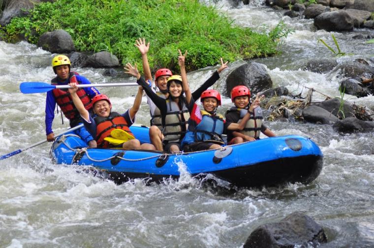 Rafting Seru di Kasembon (Sumber: raftingkasembonmalang.com)