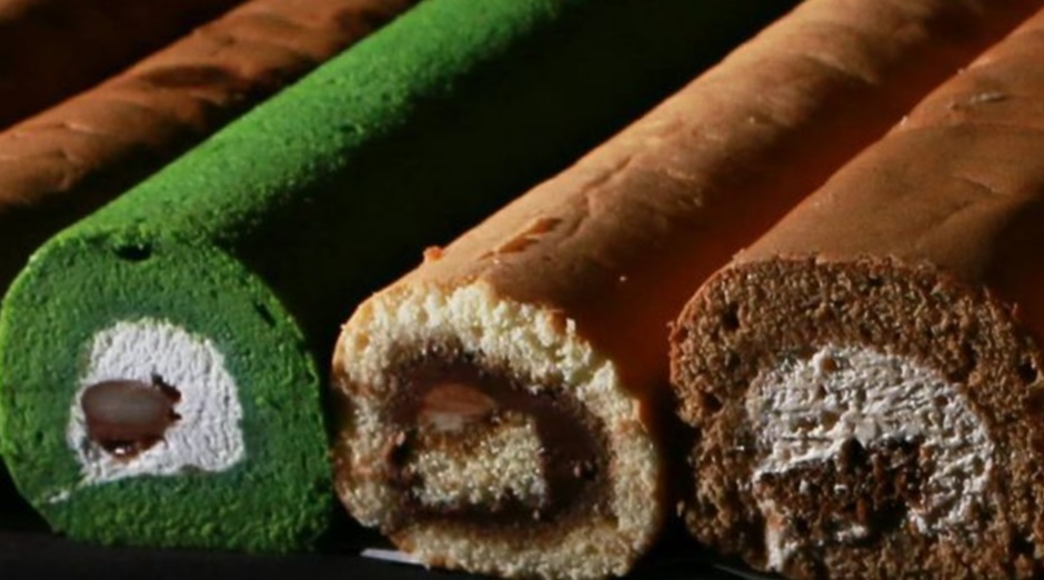 Roll Cake Wahyu Austin: Perpaduan Rasa yang Nikmat
