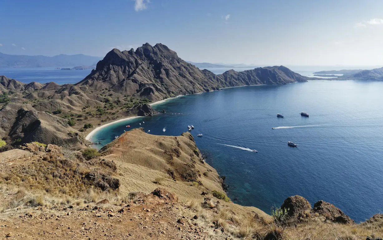 6 Kolam Renang Hotel Labuan Bajo: Syarat Akses & Biayanya