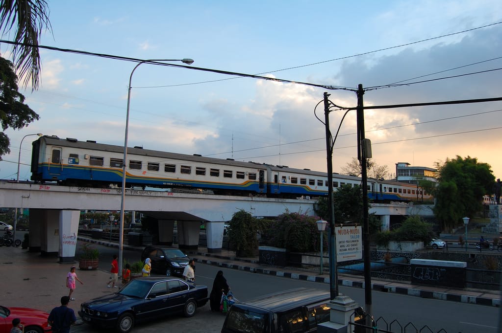 Bandung tempo dulu: Via Duct Bandung, jalan menuju suatu arah.