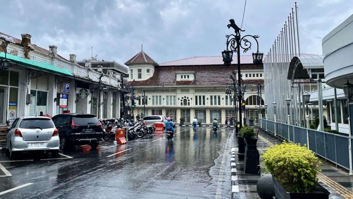 Panduan ke Tempat-Tempat Bersejarah di Sekitar Jalan Braga, Bandung