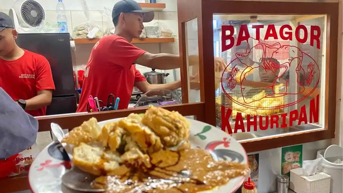 Nikmatnya Batagor Kahuripan, Jajanan Legendaris yang Ramai Diburu di Pasar  Cihapit Kota Bandung - Tribunjabar.id