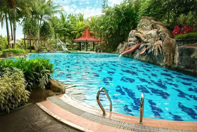 Kolam Renang Hotel Puri Asri Magelang (Sumber: GoogleMaps/ Hotel Puri Asri Magelang)