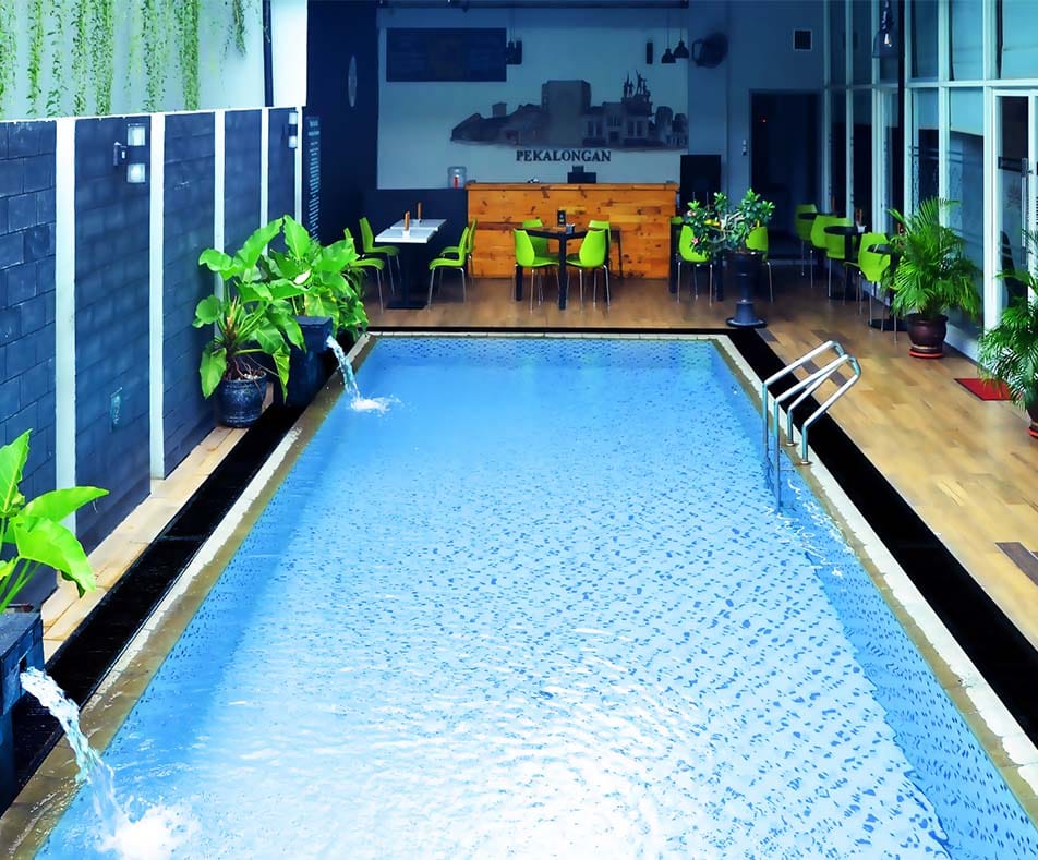 Kolam Renang Khas Hotel Pekalongan (Sumber: khashotels.com)