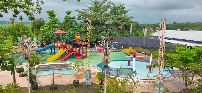 Kolam Renang Parkside Mandarin Pekalongan (Sumber: Parkside Mandarin/Khoirul Muttaqin)