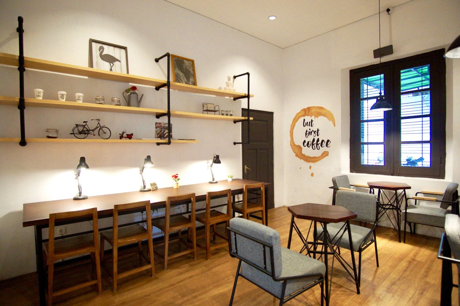 Simetri Coffee Roasters, Yogyakarta: Salah Satu Coffee Shop Terbaik di Indonesia - PergiDulu.com