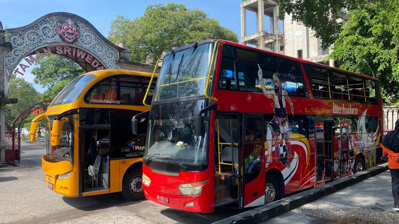 Fun tour around Solo city aboard the Werkudara bus | SOLOCITY.TRAVEL
