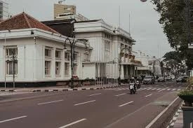Wisata Heritage Dekat Stasiun Bandung dan Rute Jalan Kaki
