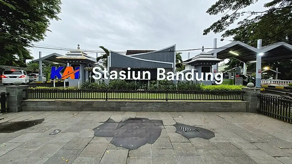 7 Wisata Dekat Stasiun Bandung: Rute Jalan Kaki & Tips Tas