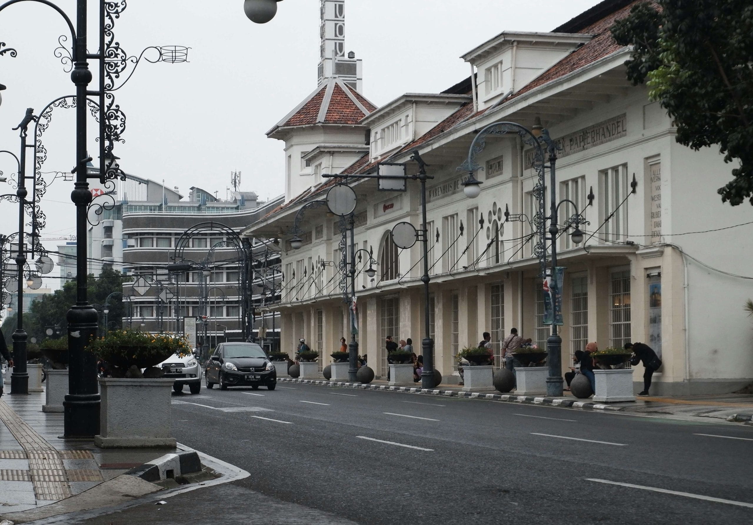 7 Wisata Dekat Stasiun Bandung: Rute Jalan Kaki & Tips Tas