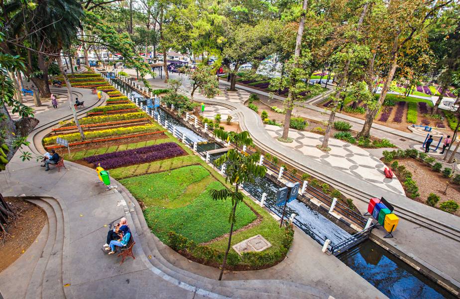  Balai Kota Bandung