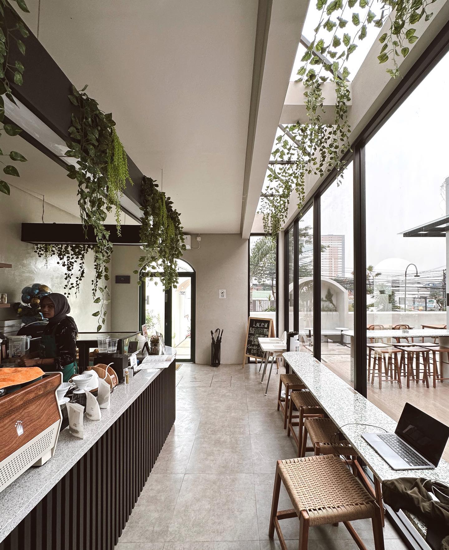 Lace Cafe Cipayung Jakarta Harga Menu, Daya Tarik & Lokasi - Madhang