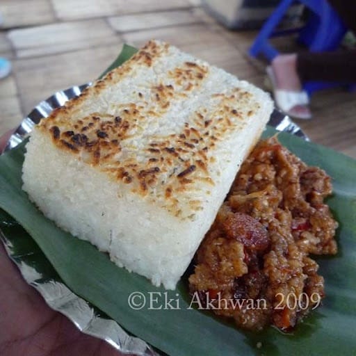 Ketan bakar lembang, http://www.bandungdailyphoto.com/2009/12/ketan-bakar- lembang.html