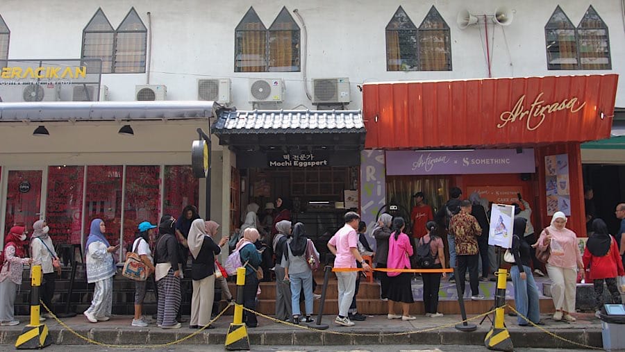 Rela Antre Demi Kuliner Viral di Blok M - Foto