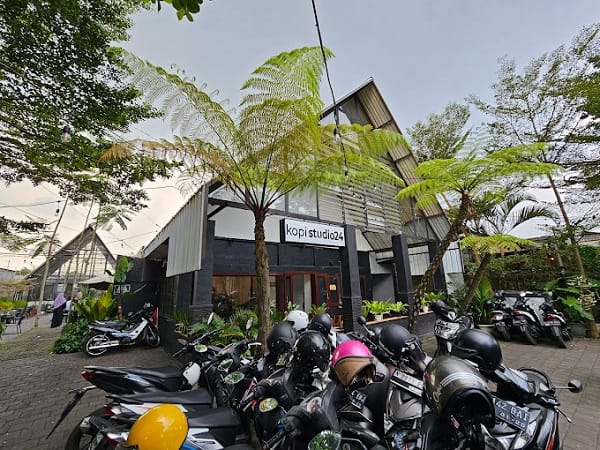 Kopi Studio 24 Blimbing, Menu & Harga - CafeMalangHits
