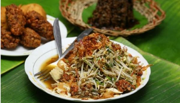 Langganan Piyu hingga Ahmad Dhani, Ini Kuliner Lengendaris Lontong Balap Pak Gendut Surabaya - Bagian 1