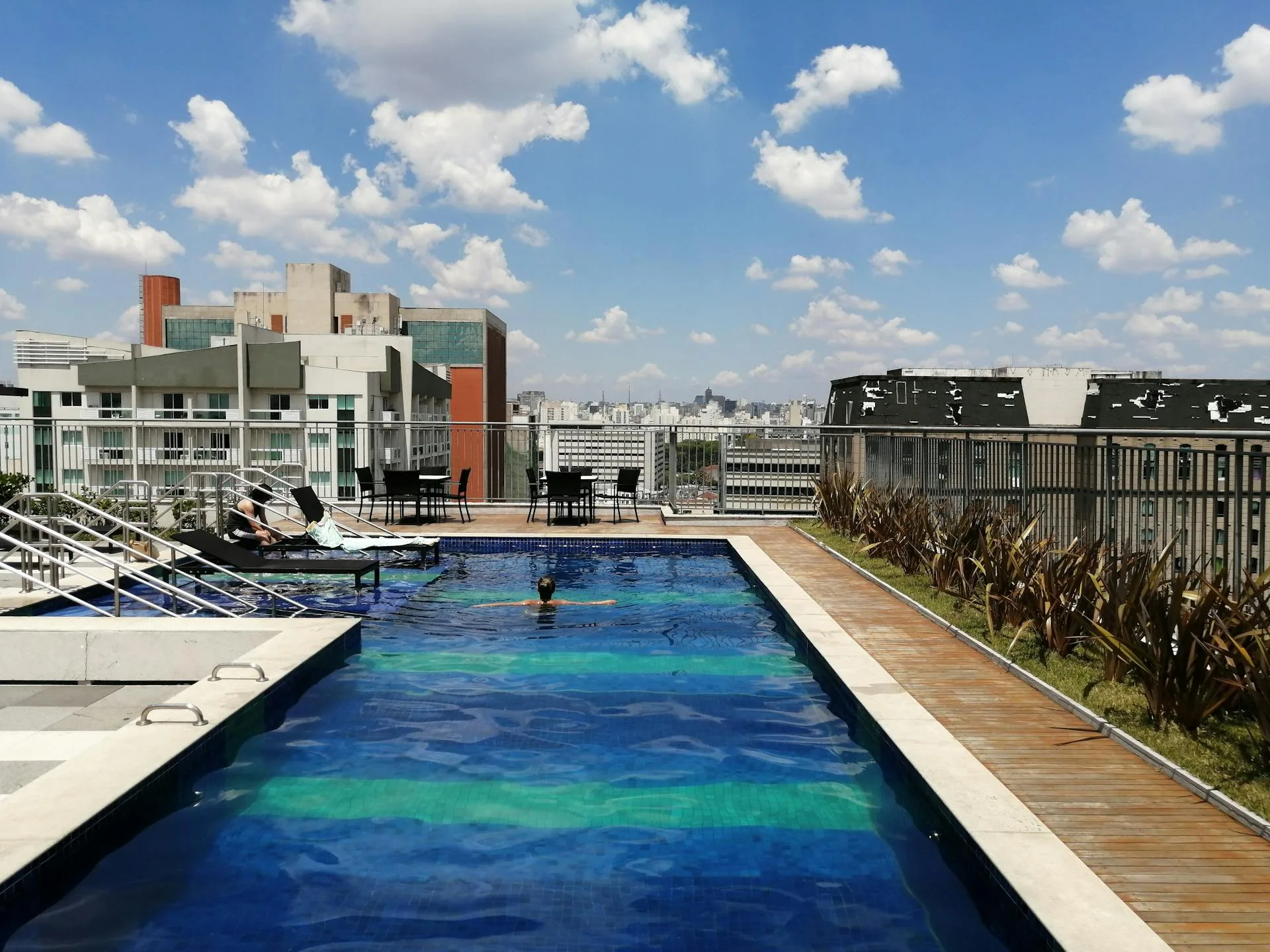 7 Kolam Renang Hotel di Balikpapan untuk Umum