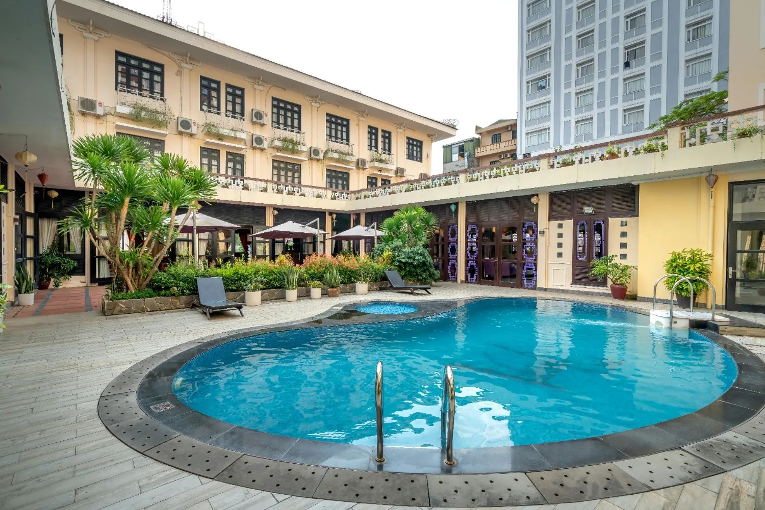 7 Kolam Renang Hotel di Manado untuk Umum