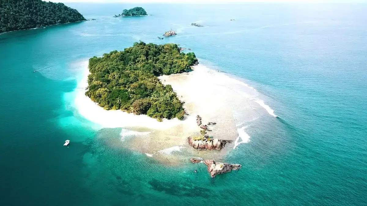 Menikmati Keindahan Teluk Kiluan: Surga Tersembunyi di Lampung - DestinasIndo