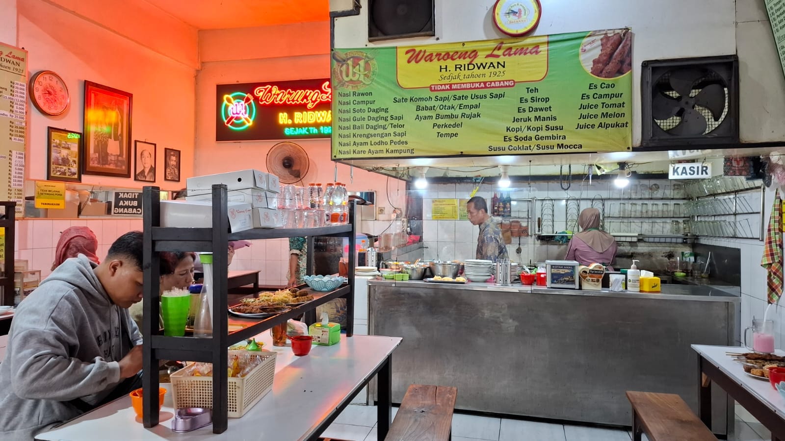 Kuliner Legendaris Warung Lama H Ridwan, Sajikan Rawon yang Usianya Lebih Tua daripada Pasar Besar Malang