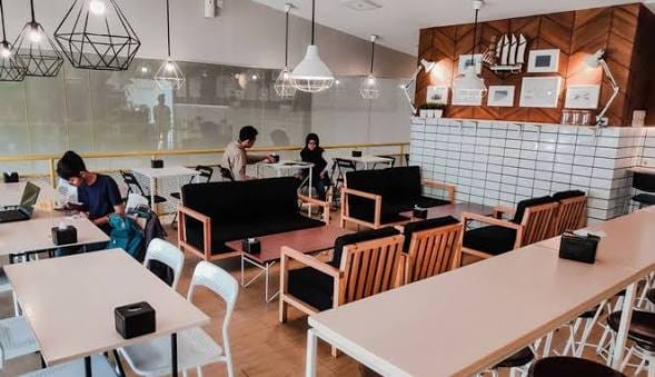 Bureau Coffee & Dine, Tempat Nongkrong Tema Industrial di Malang