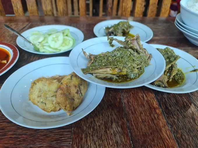Ingin Makan Itiak Lado Mudo Terenak di Bukittinggi? Berikut adalah 5 Rekomendasinya! - West Sumatra 360