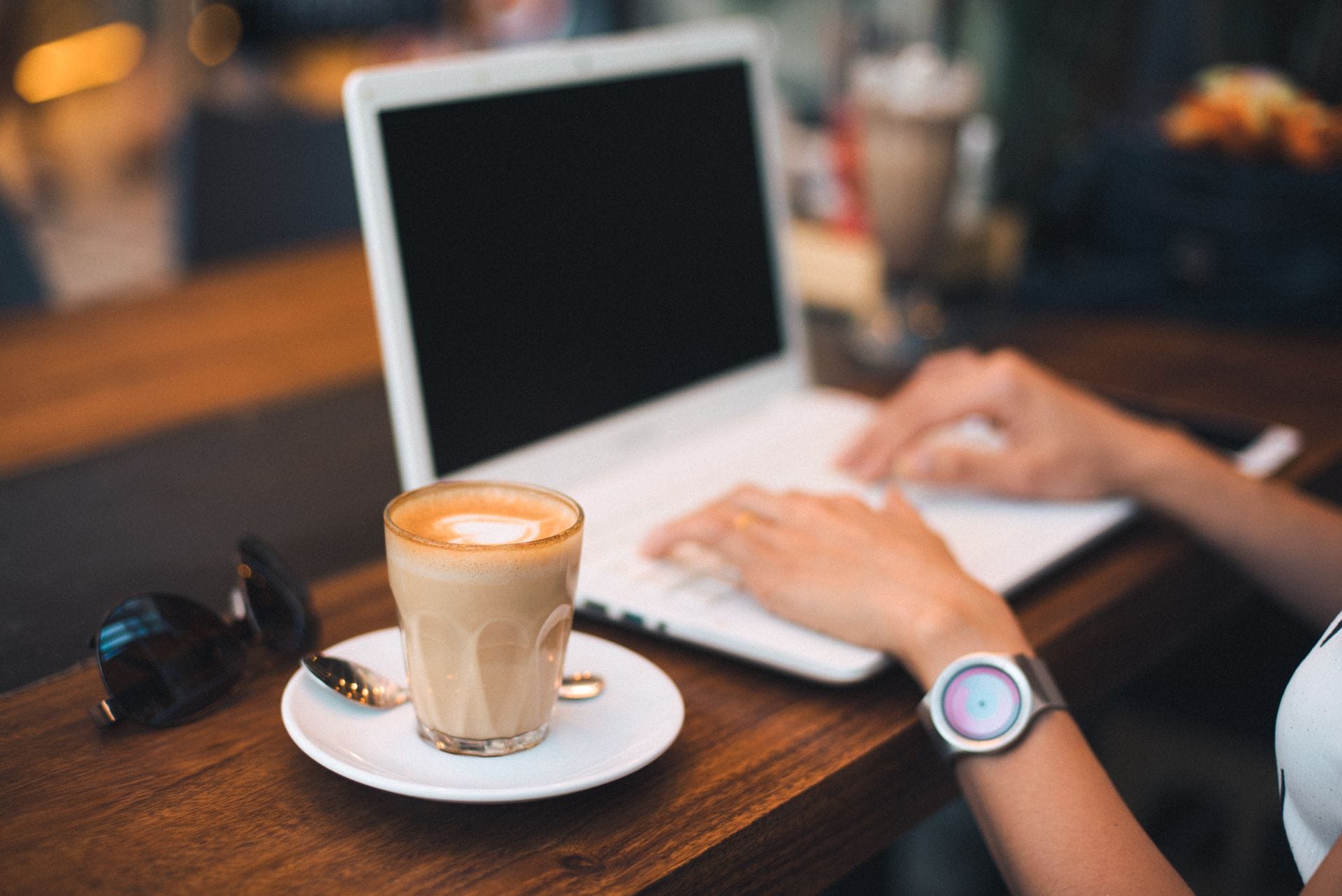 10 Coffee Shop WFC di Malang yang Nyaman, Wi-Fi Kencang & Banyak Colokan