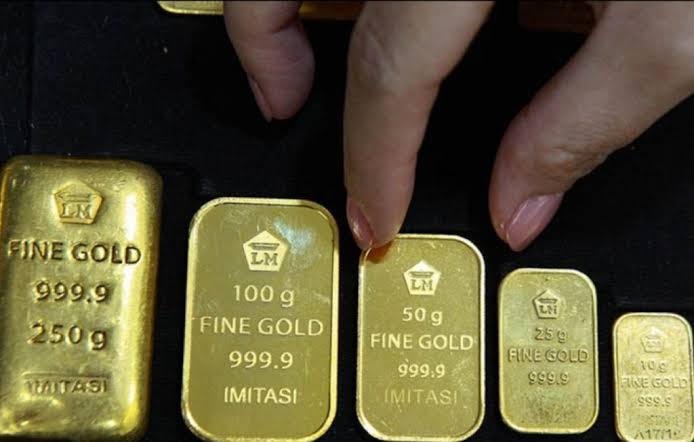Harga Emas Antam Turun Rp15.000 per Gram, Kini Segini