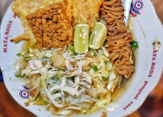 Soto Sampah, Soto Legendaris Lezat Berisi Daging Berantakan