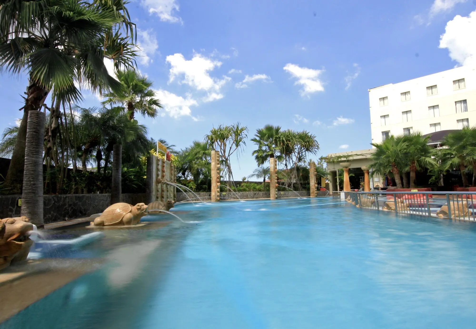7 Kolam Renang Hotel di Aceh untuk Umum, Lengkap dengan Aturan Syar’i