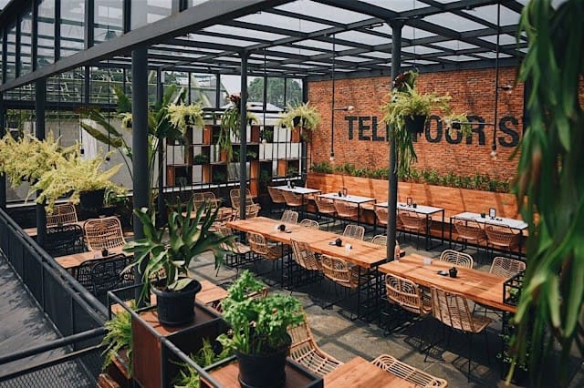 Bercerita dengan Nongkrong Asyik di Two Stories Bogor | Retinad Wifi Platform Jakarta Indonesia