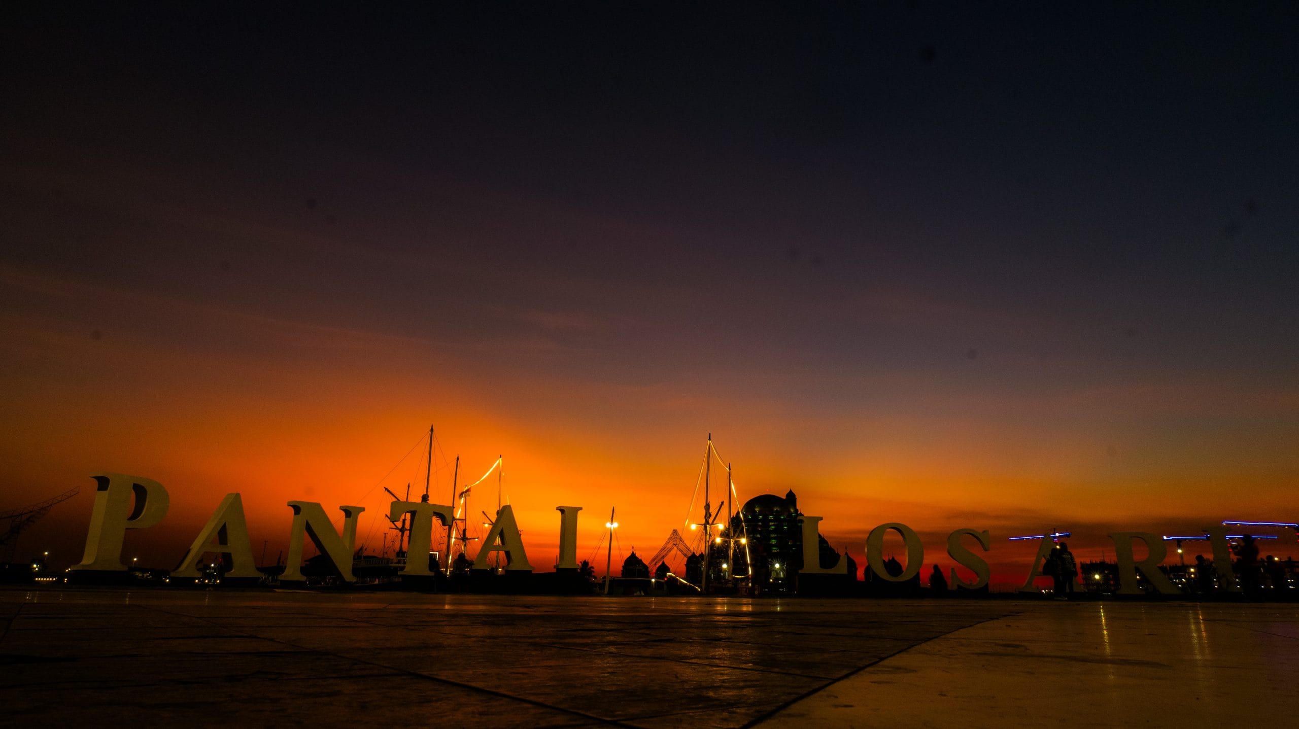 Sunset Pantai Losari, Keindahan Ikon Pariwisata Kota Makassar - Bineka