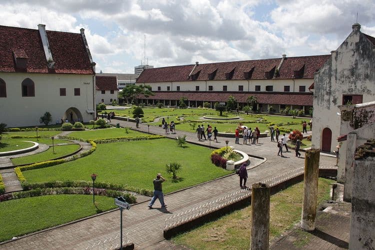 Menaklukkan Sejarah di Benteng Rotterdam, Makassar | Labiru Tour
