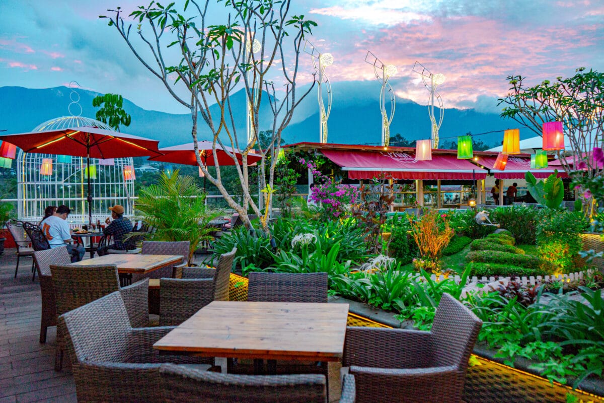Roofpark - Cafe, Restaurant, Billiard & Karaoke