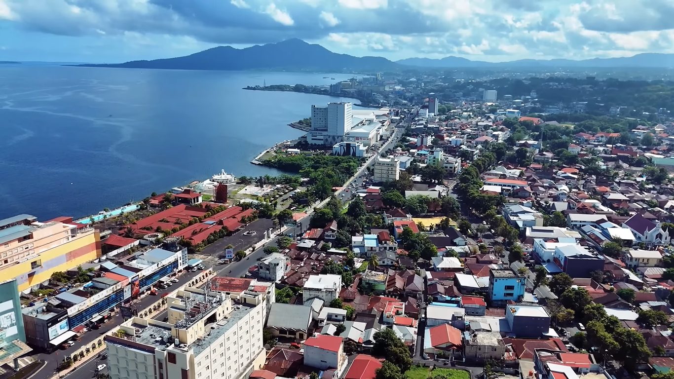 Jelajahi Wisata Malam di Manado, dari Boulevard hingga Seafood Tepi Laut