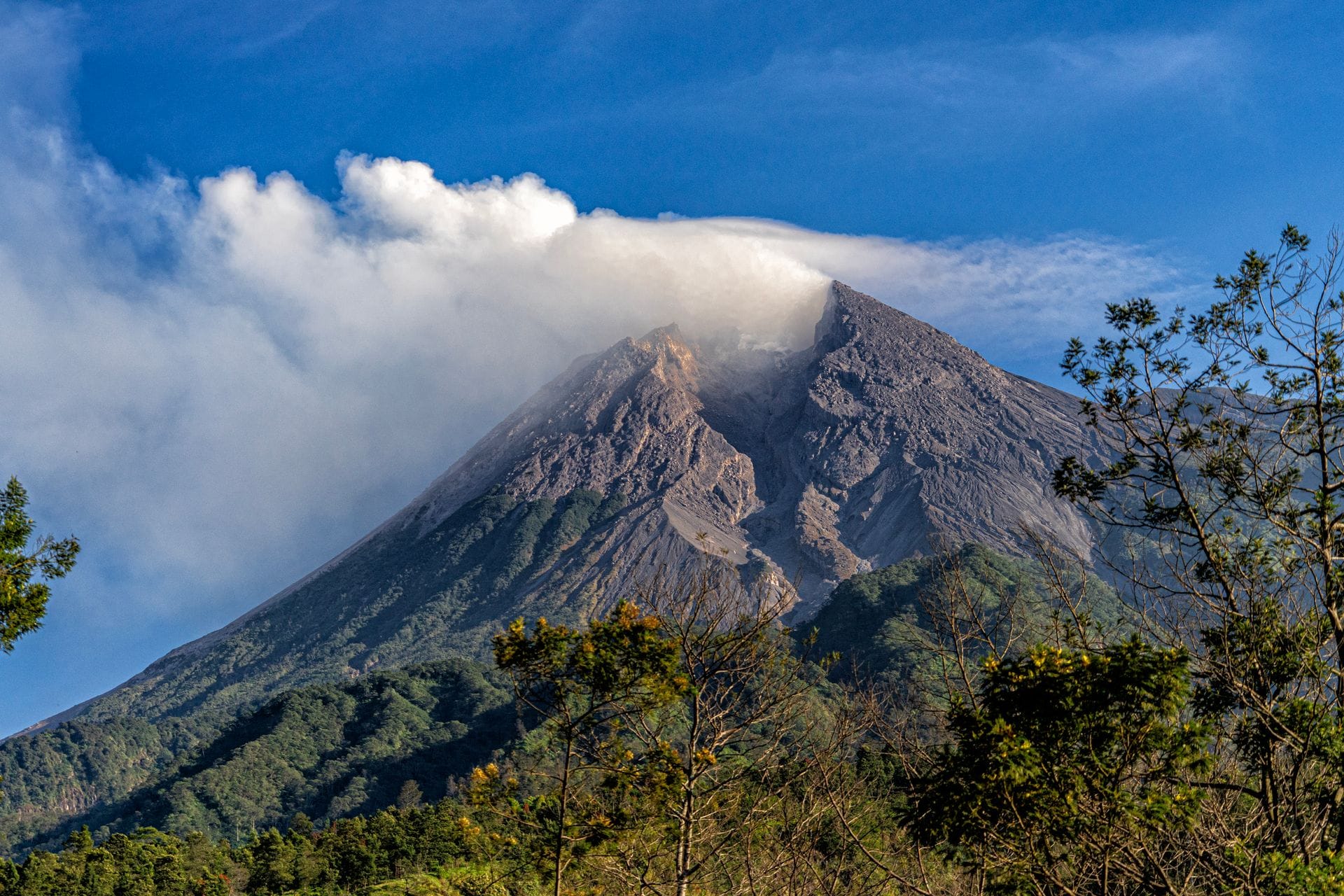 Mau ke Kaliurang? Ini 10 Tips agar Bisa Menikmati View Merapi dengan Jelas