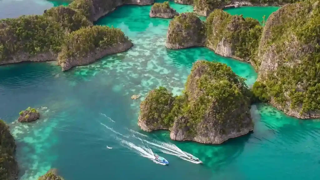 Teluk Kabui Raja Ampat: Tempat Tersembunyi di Alam - Komodo Luxury