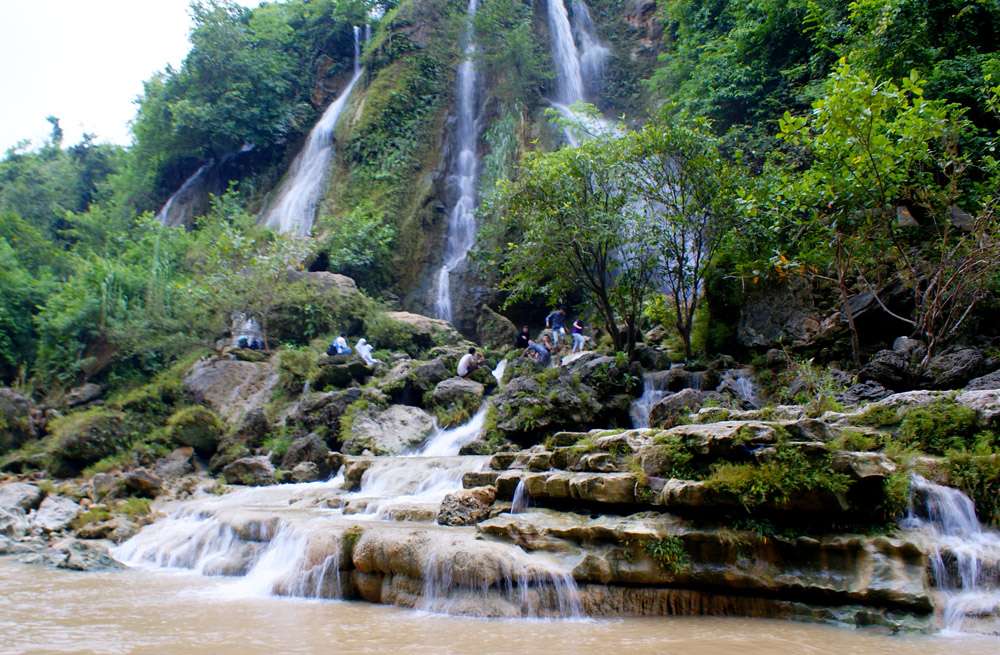 Air Terjun Bertingkat Lengkuas di Bintan | Atourin