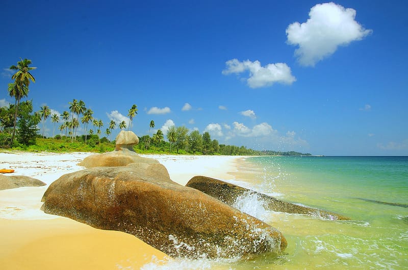 Pantai Senggiling : Harga Tiket, Foto, Lokasi, Fasilitas dan Spot - TempatWisata.pro