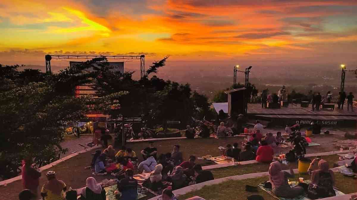 Puncak Sosok Bantul, Spot Terbaik Berburu Citylights